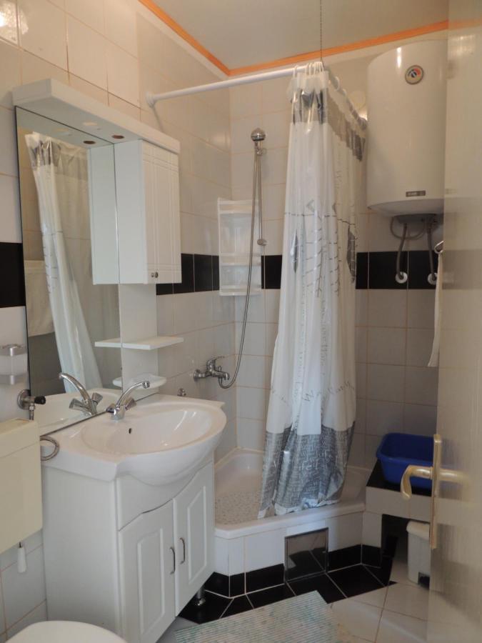 Apartman Husic Pag Town Exterior photo