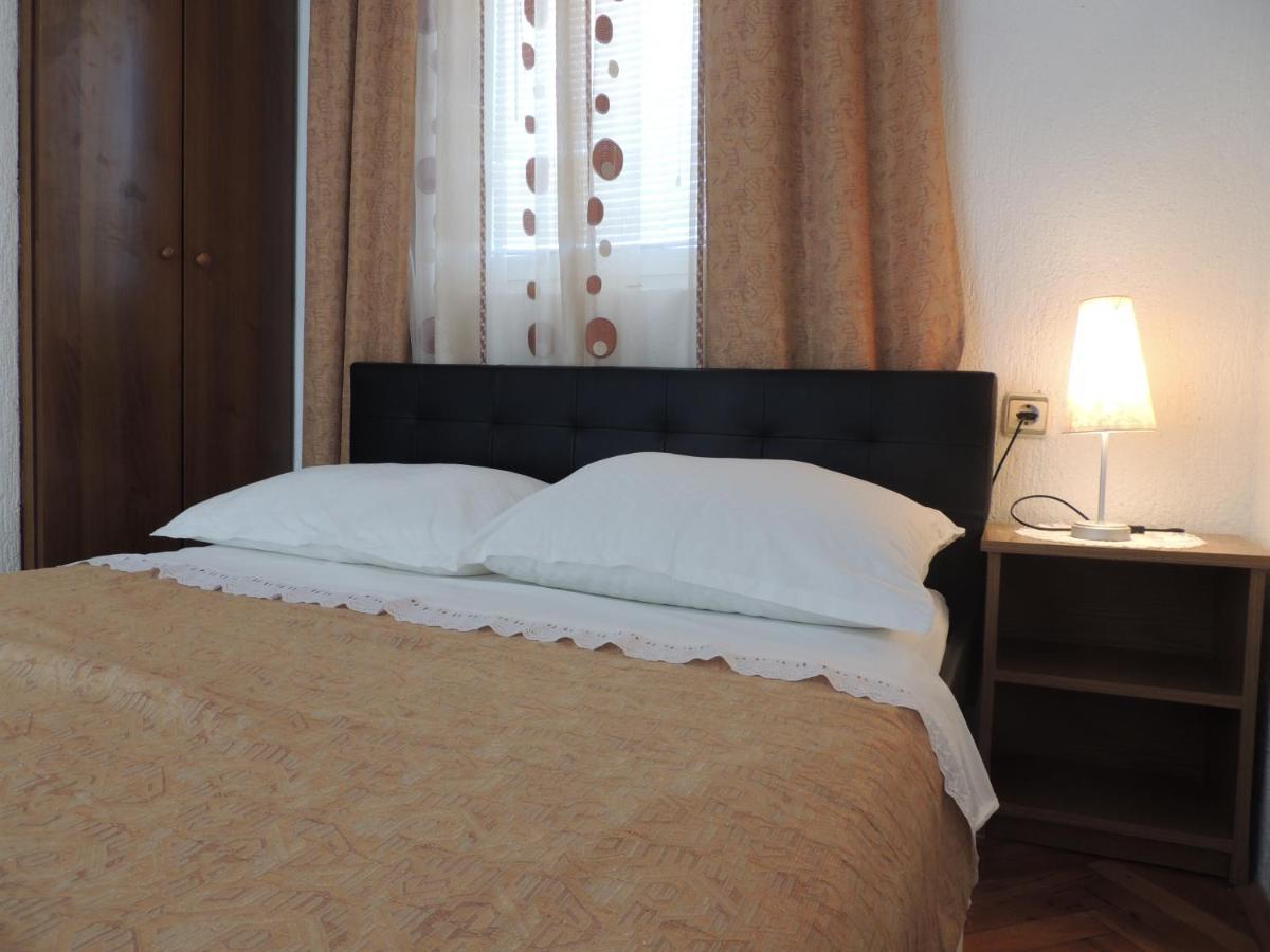 Apartman Husic Pag Town Exterior photo