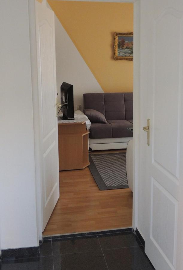 Apartman Husic Pag Town Exterior photo