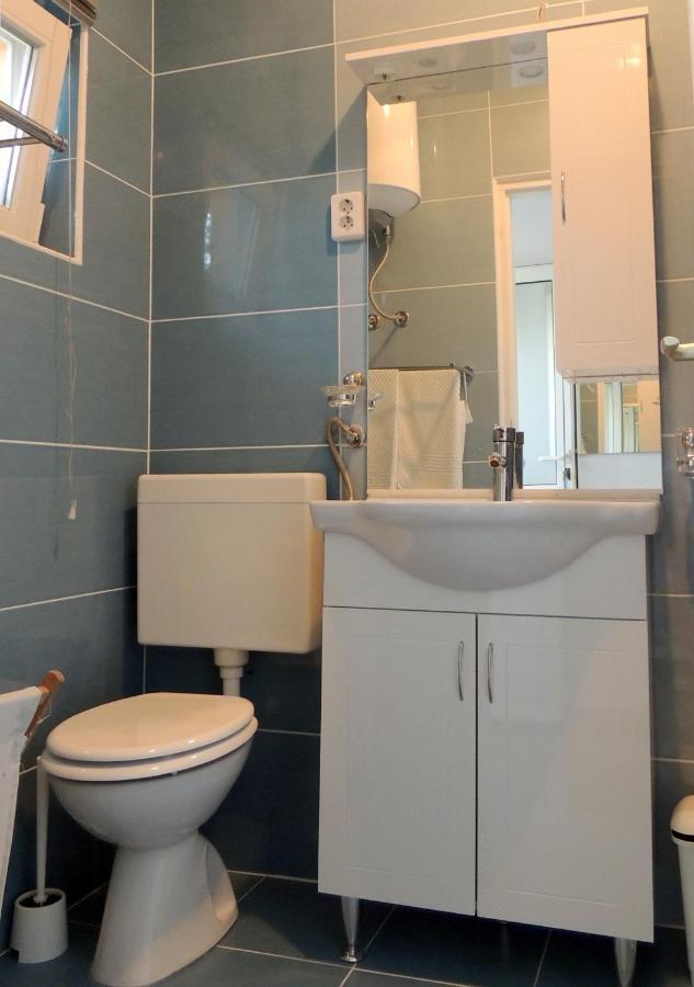 Apartman Husic Pag Town Exterior photo