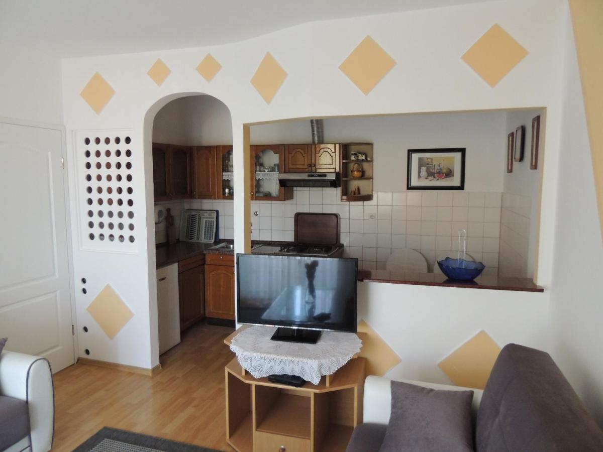 Apartman Husic Pag Town Exterior photo