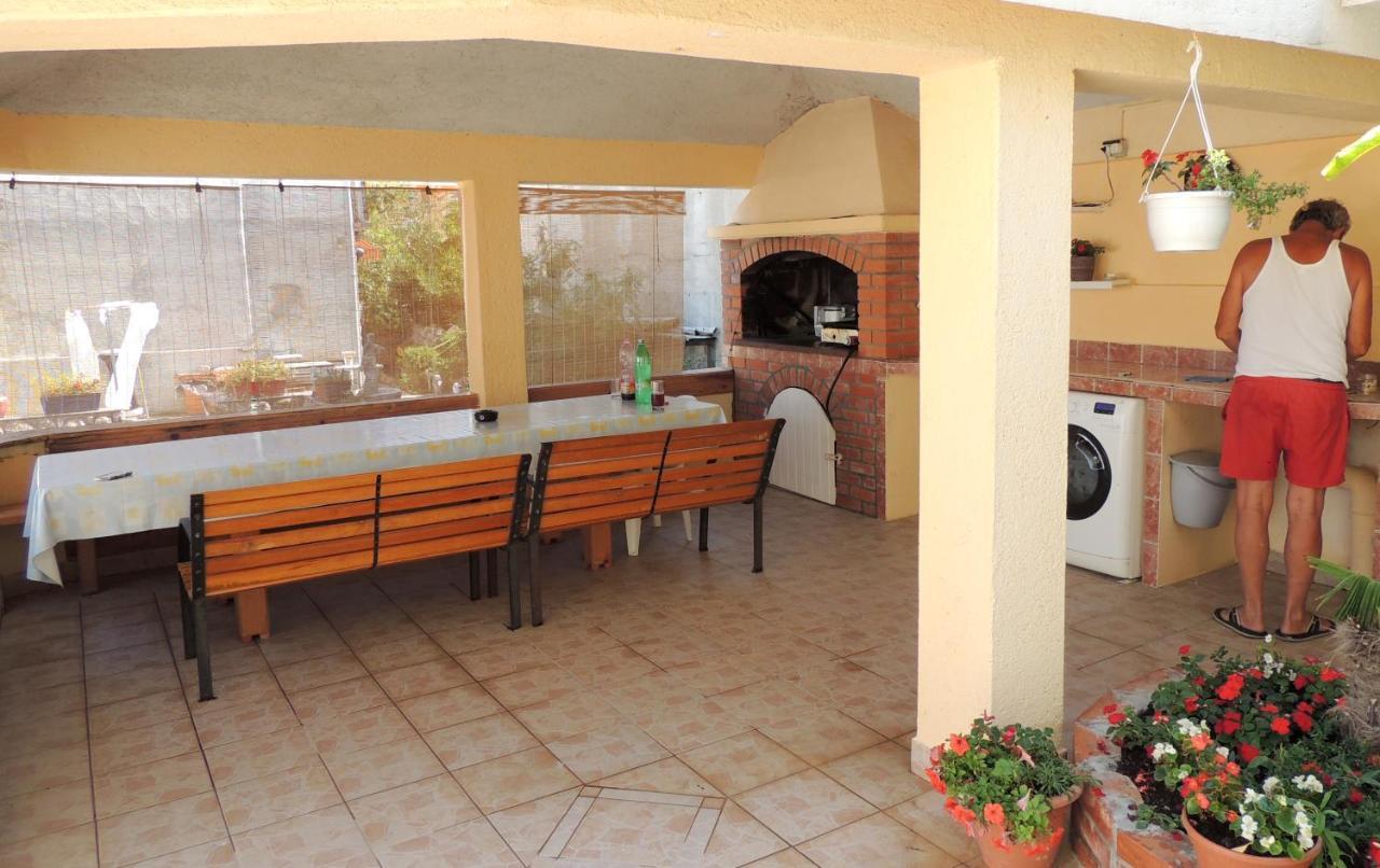 Apartman Husic Pag Town Exterior photo