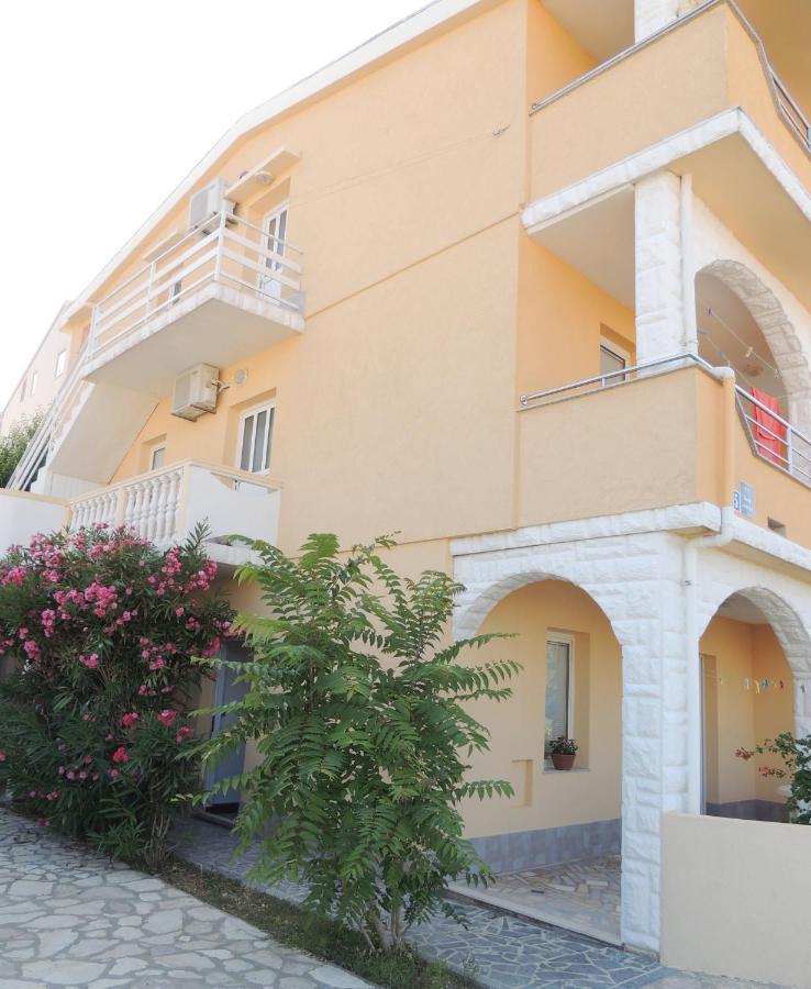 Apartman Husic Pag Town Exterior photo