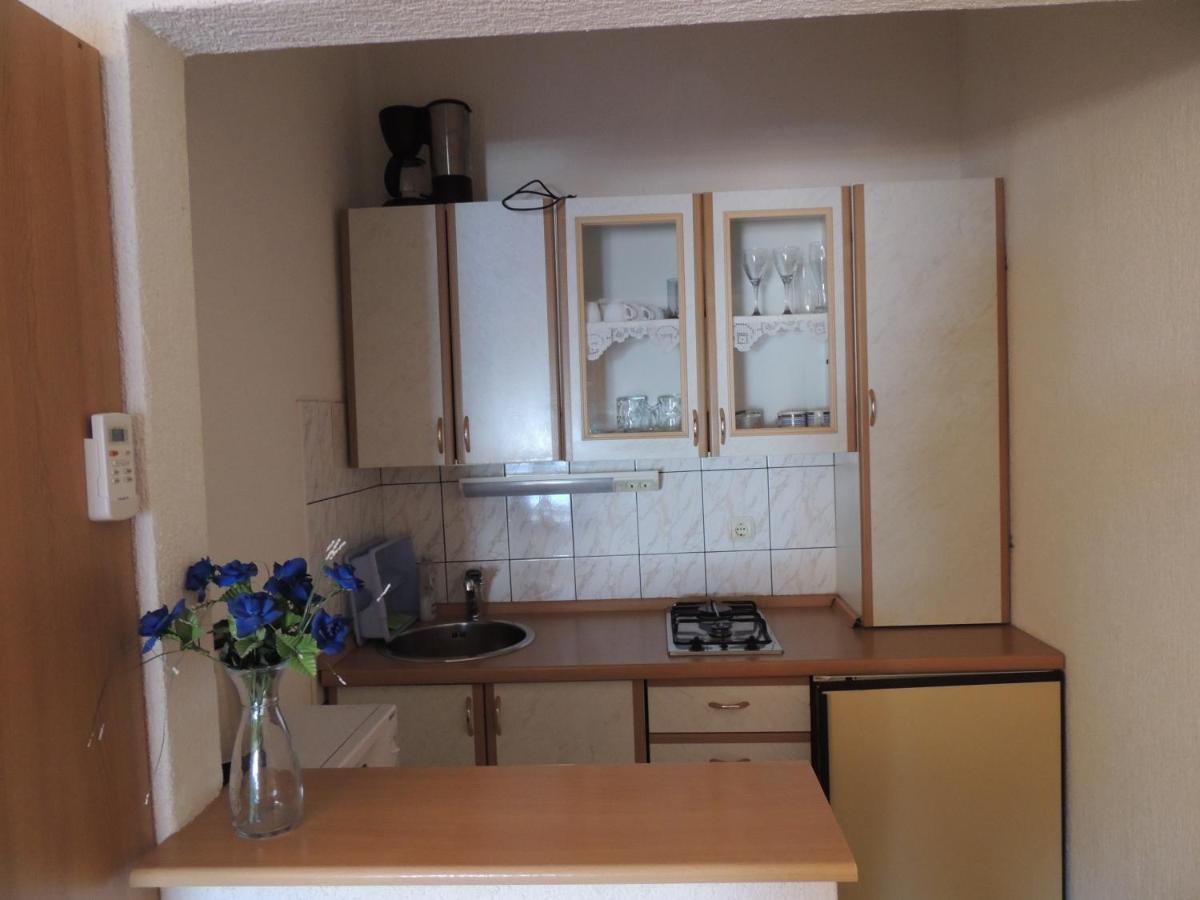 Apartman Husic Pag Town Exterior photo