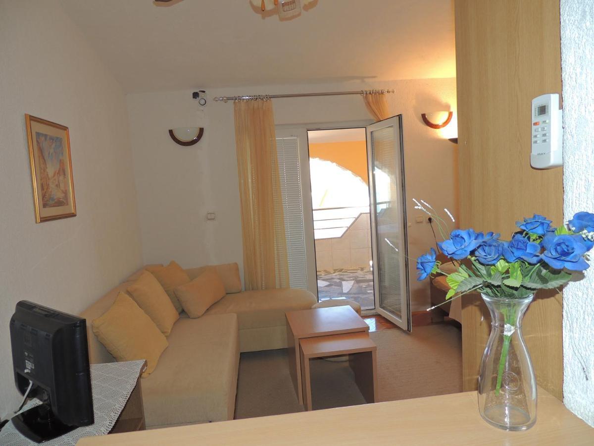 Apartman Husic Pag Town Exterior photo