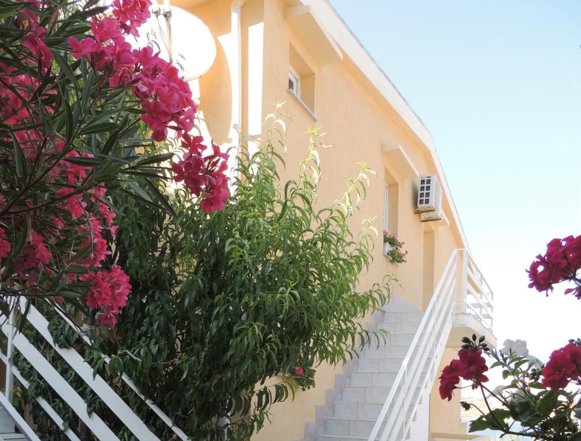 Apartman Husic Pag Town Exterior photo