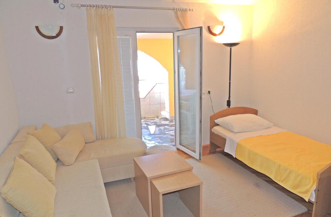 Apartman Husic Pag Town Exterior photo