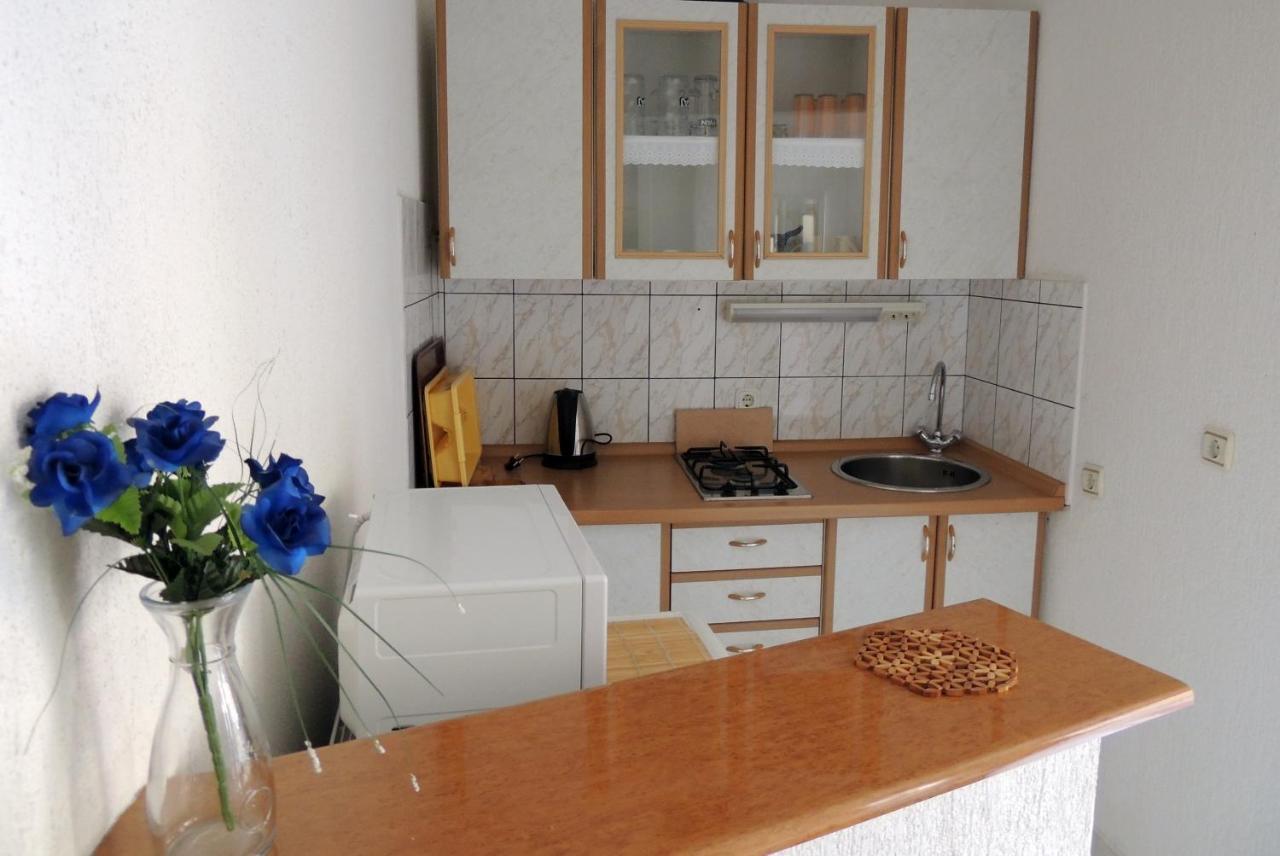 Apartman Husic Pag Town Exterior photo