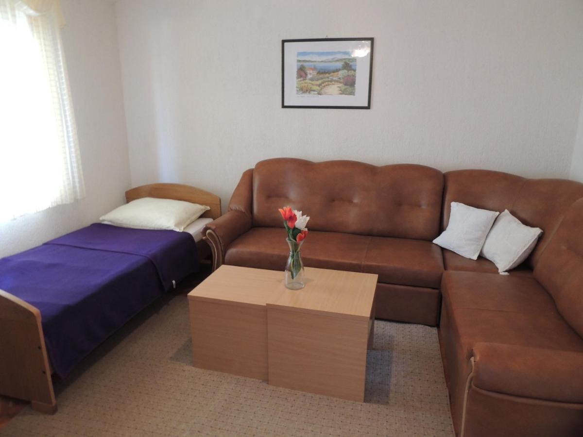 Apartman Husic Pag Town Exterior photo