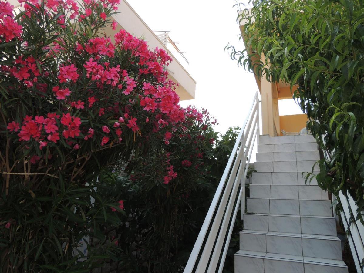 Apartman Husic Pag Town Exterior photo