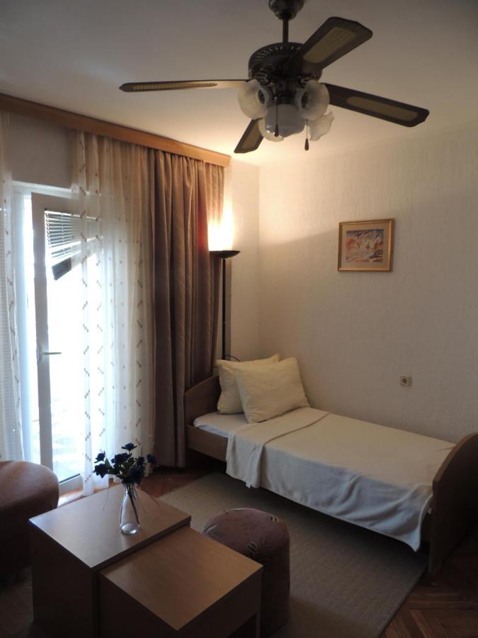 Apartman Husic Pag Town Exterior photo